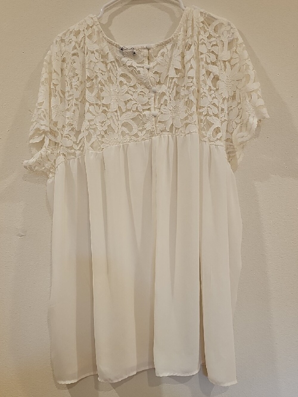torrid Cream Floral Lace Yoke Blouse - Picture 2 of 4